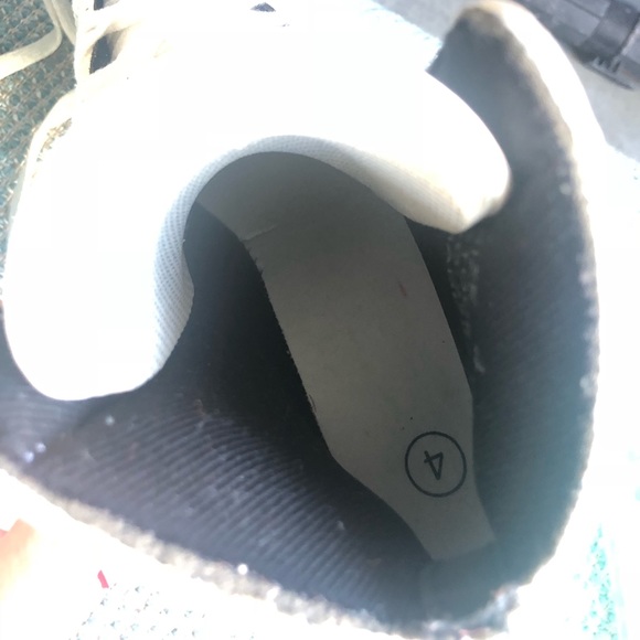 Ice skates! I CAN NOT SHIP THESE OUT UNTILL 01/08/25, I am currently out of town - Picture 5 of 5